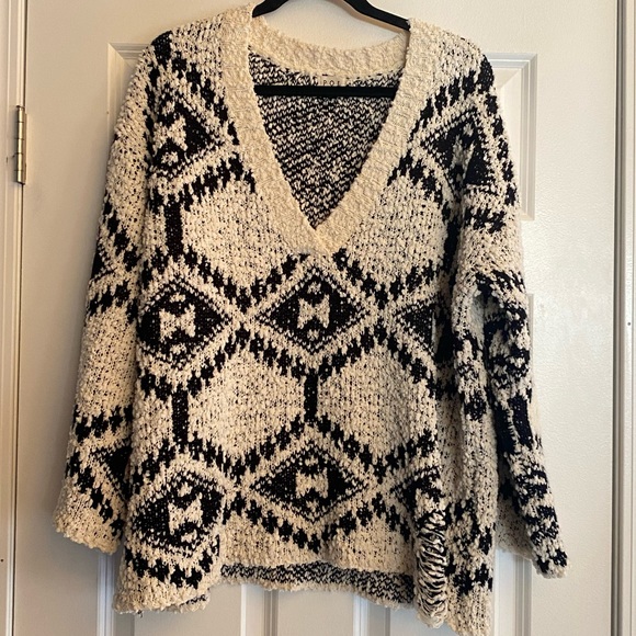 Pol Oversized Aztec Print Sweater, size Medium - Picture 3 of 9